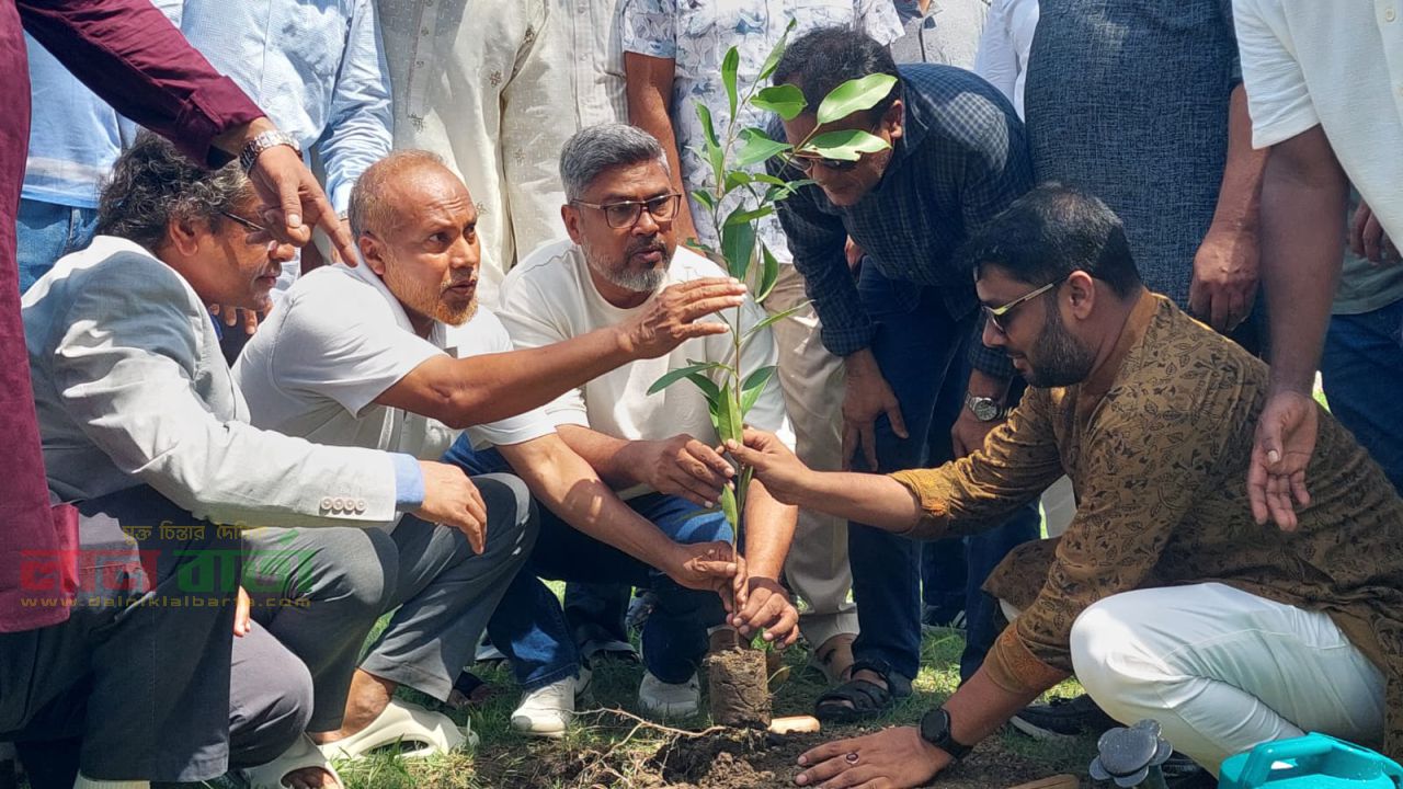 বৃক্ষরোপণ কর্মসূচির উদ্বোধন করলেন আরডিএর চেয়ারম্যান 