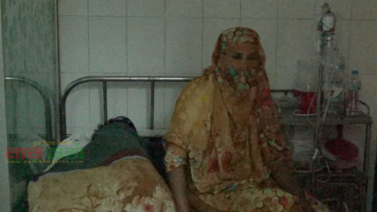 গভীর রাতে বসতঘরের জানালা ভেঙে স্কুলছাত্রীকে অপহরণ করে সংঘবদ্ধ ধর্ষণের অভিযোগ