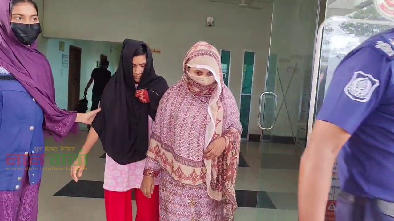 মোবাইলে পর্ণো ভিডিও করে ইন্টারনেটে ছড়িয়ে দেয়ার অভিযোগে  ৪ জনকে গ্রেফতার   