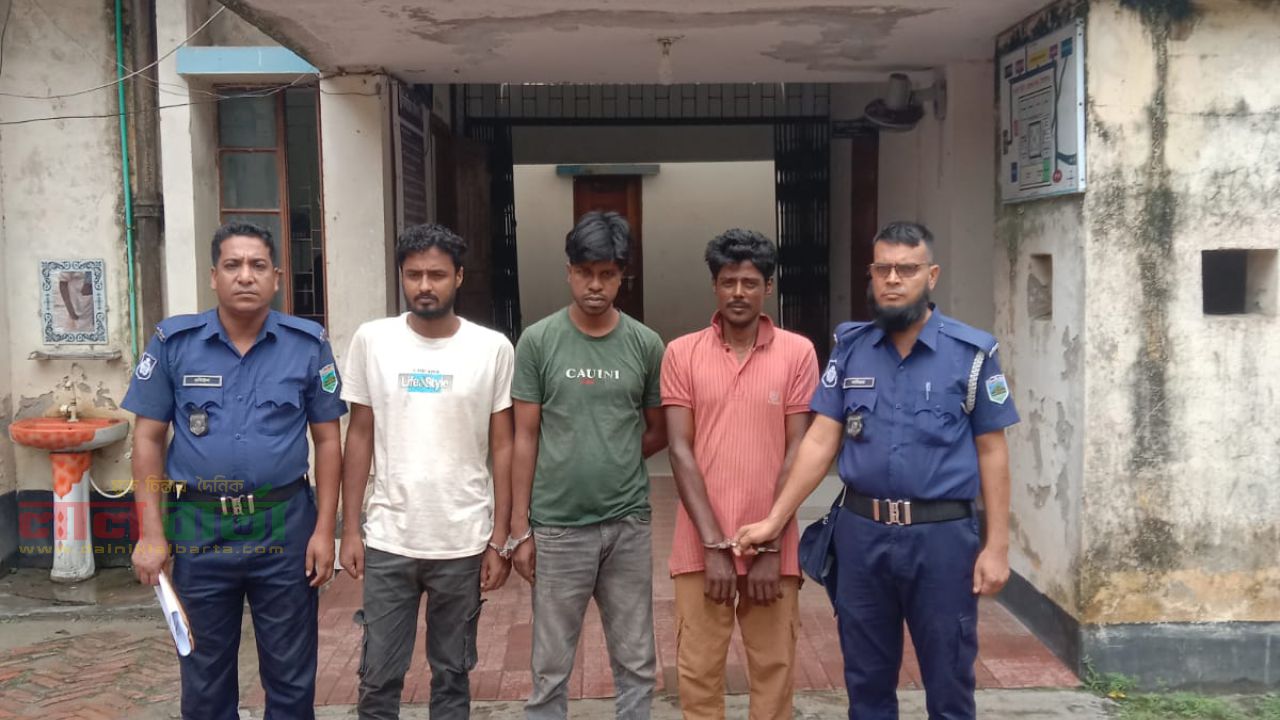 রায়গঞ্জে পুলিশের পৃথক অভিযানে আটক ৩
