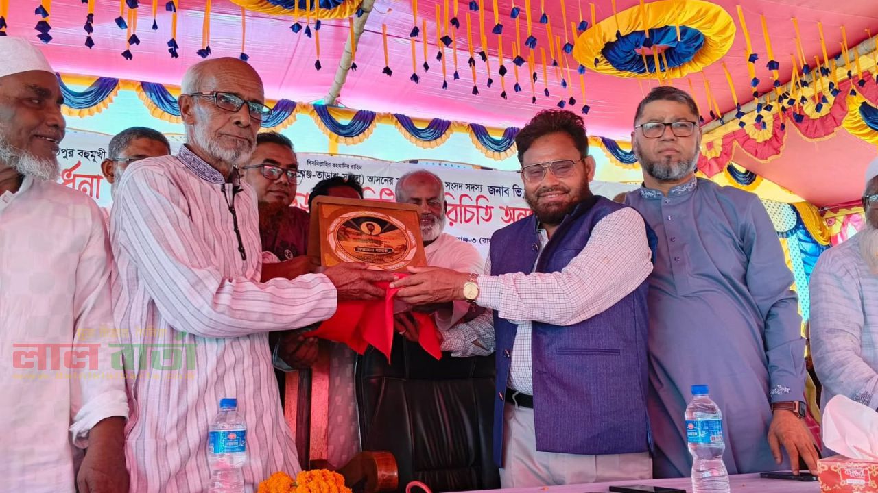 রায়গঞ্জে বৈকুণ্ঠপুর বহুমুখী উচ্চ বিদ্যালয়ে এডহক কমিটির পরিচিতি সভা ও সংবর্ধনা