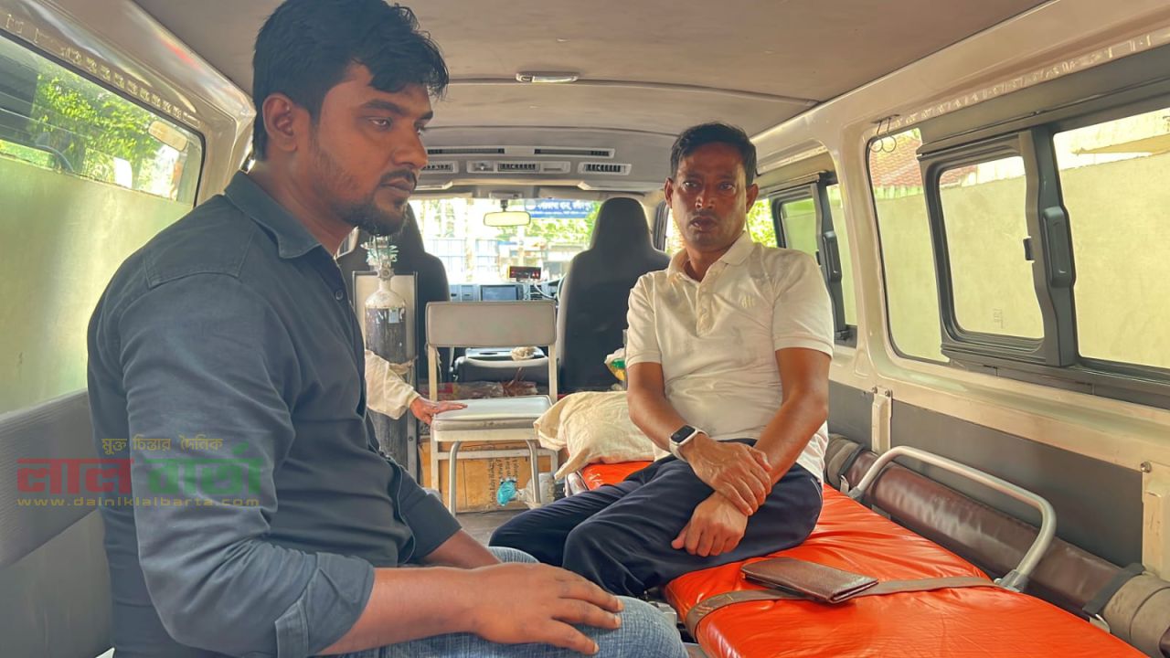 ঘুষ না দেওয়ায় ঠিকাদারের হাত ভেঙে দেওয়ার অভিযোগ পৌর কর্মকর্তার বিরুদ্ধে!