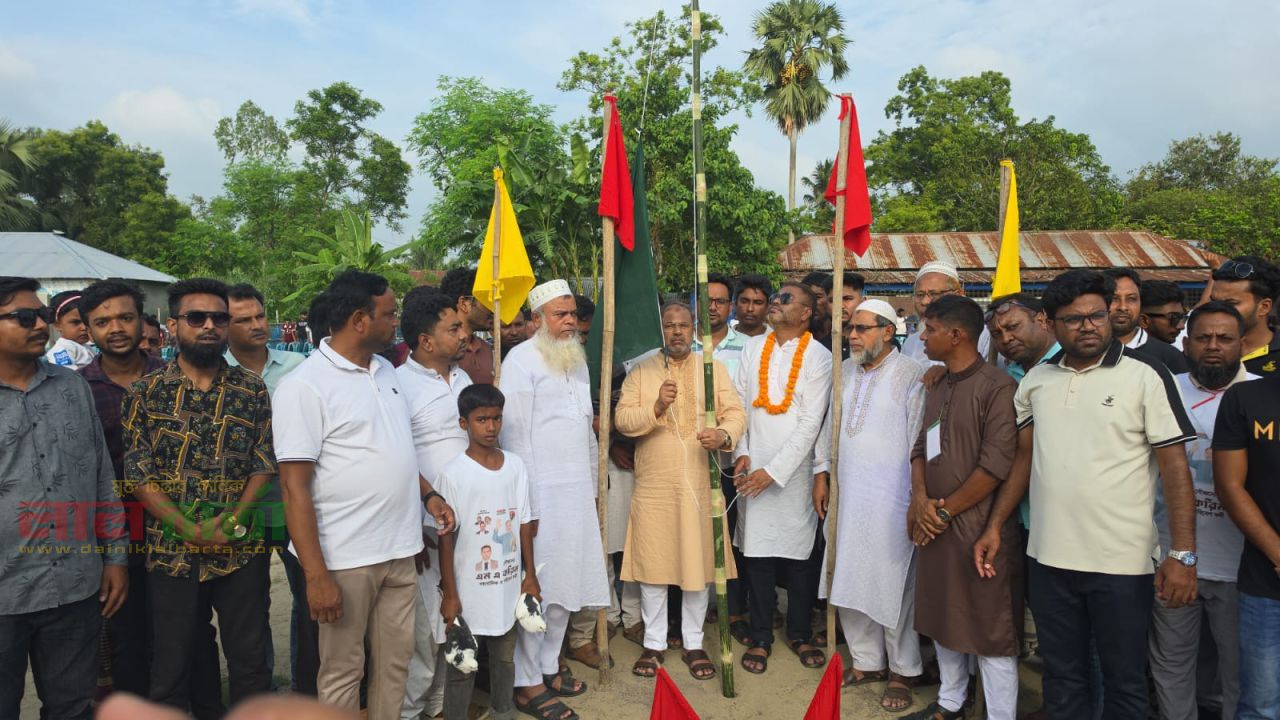 সিংড়ায় এড. মুন্টু ও শামীম আল রাজির স্মরণে ফুটবল টুর্নামেন্টের  উদ্বোধন 