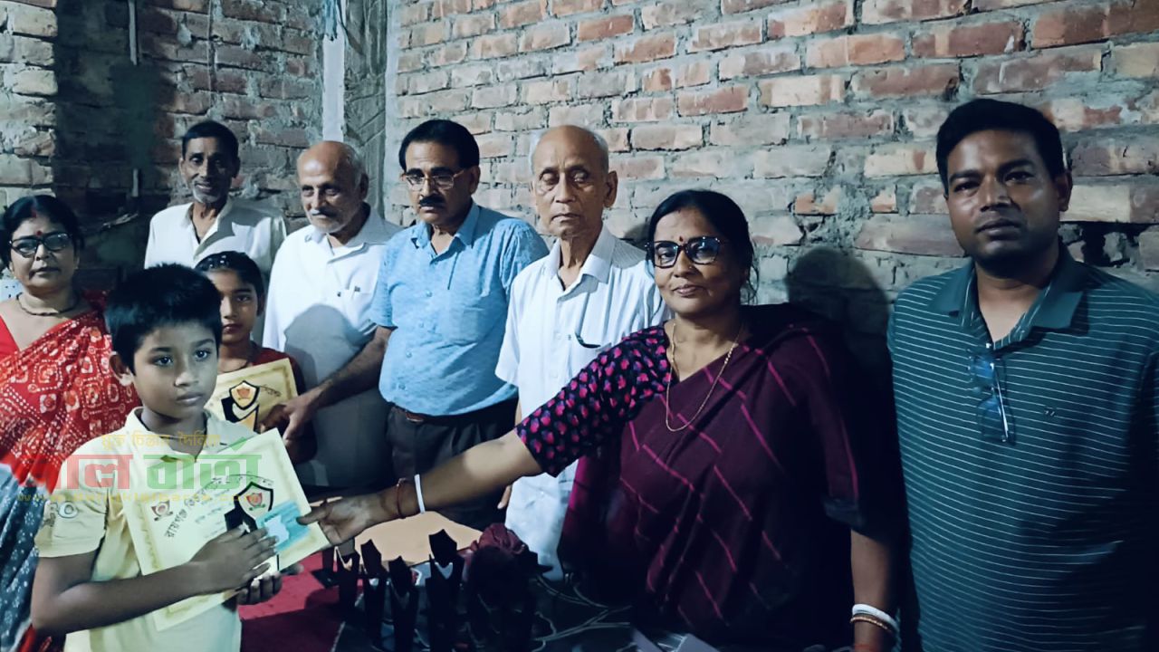 রায়গঞ্জে পিএনপি কিন্ডারগার্টেন স্কুলের বৃত্তিপ্রাপ্ত ১০ শিক্ষার্থীকে সম্মাননা