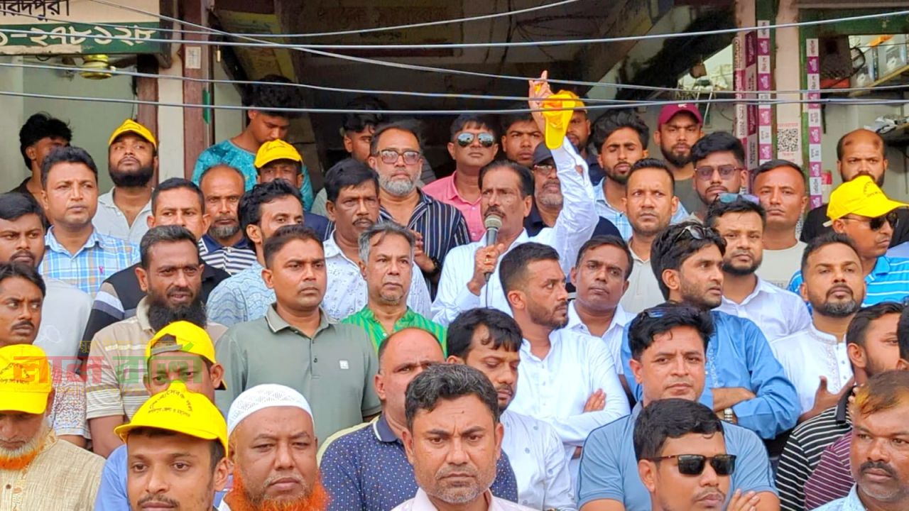 ফরিদপুরে স্বেচ্ছাসেবক দলের প্রতিষ্ঠাবার্ষিকীতে বর্ণাঢ্য র‍্যালী