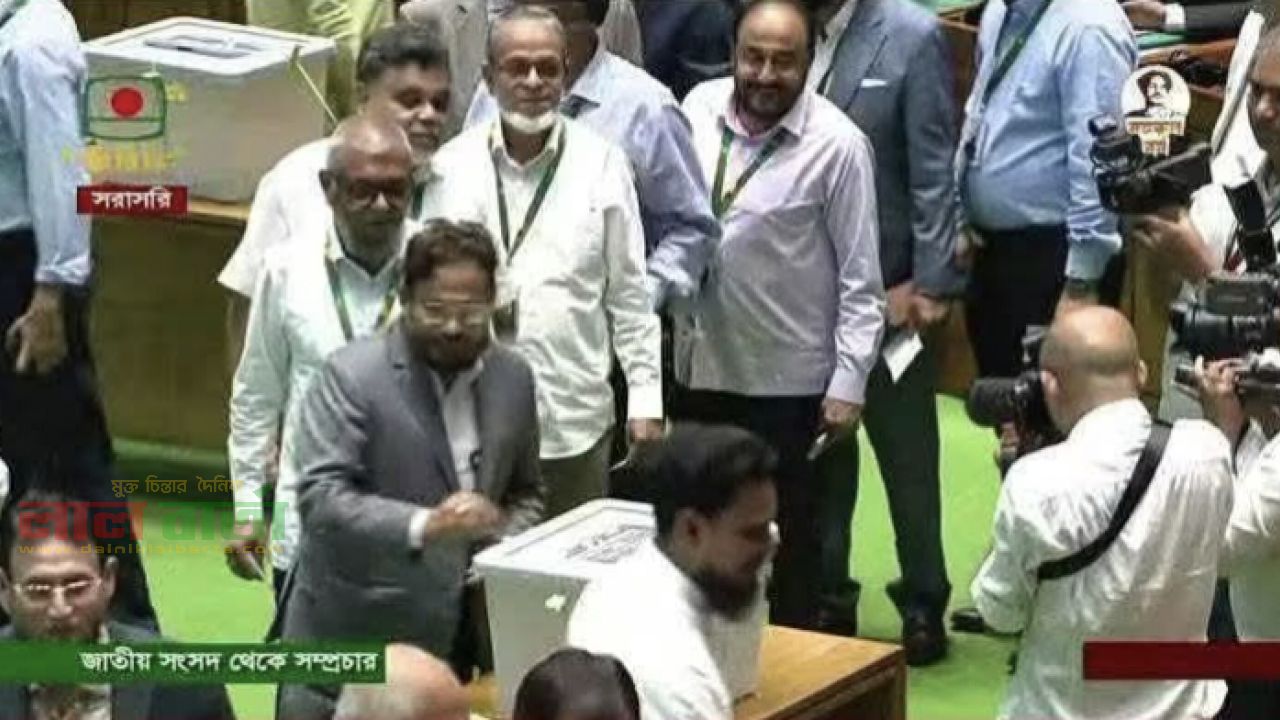 রাষ্ট্রপতি নির্বাচনে ভোট দিলেন এমপি ভিপি আয়নুল হক