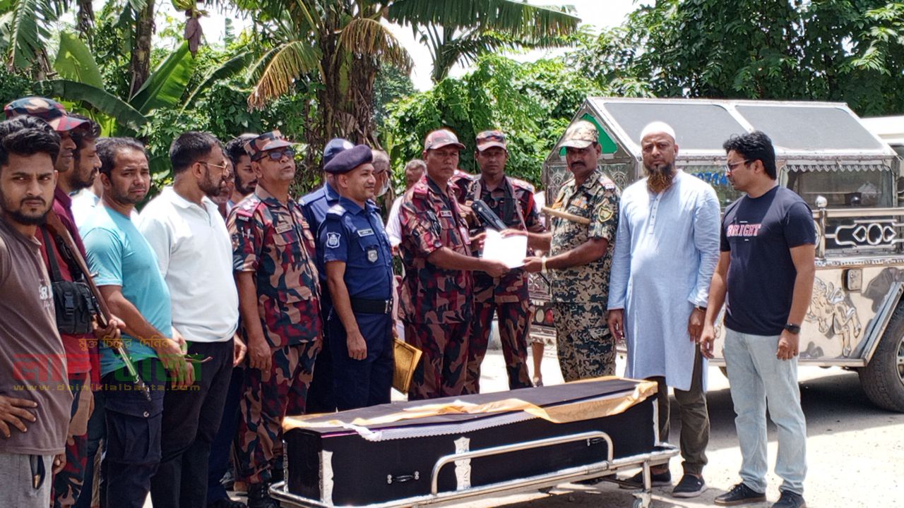 কলকাতায় হোটেলে অগ্নিকাণ্ড: সাতক্ষীরার একজনের মরদেহ পরিবারের কাছে হস্তান্তর