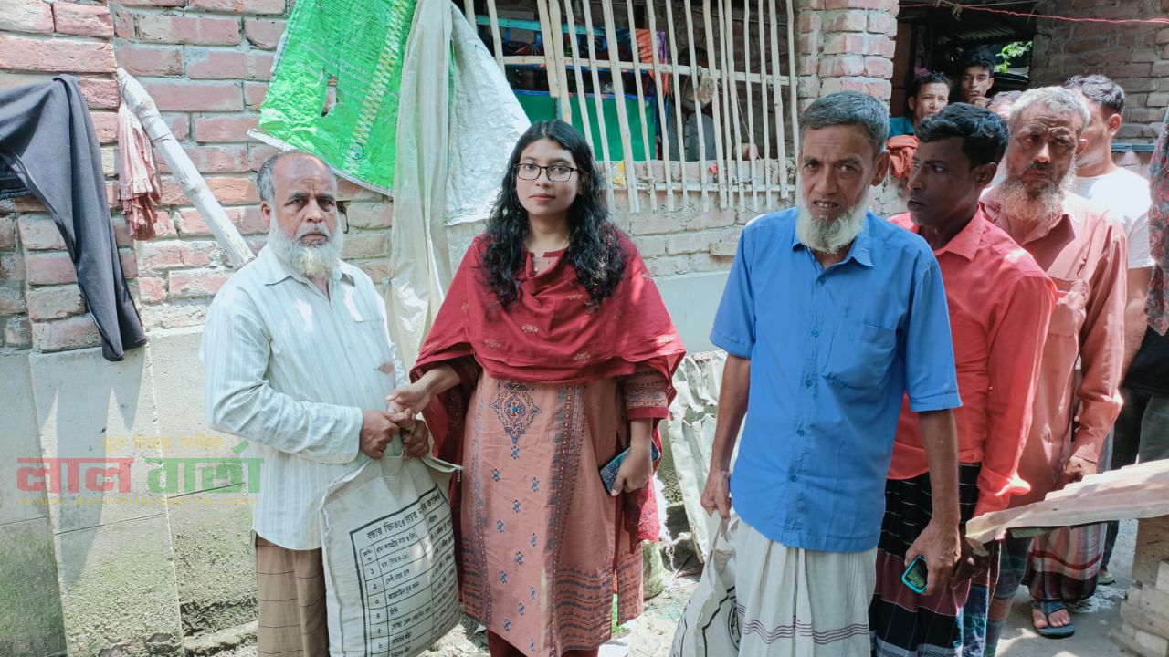 সিংড়ায় অগ্নিকান্ডে ক্ষতিগ্রস্ত কৃষকের পাশে উপজেলা প্রশাসন 