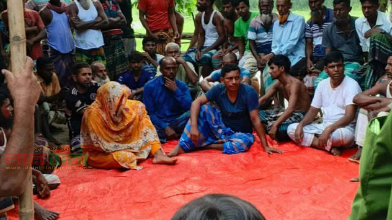 রায়গঞ্জে পরকীয়া: দপ্তরিকে গণধোলাই