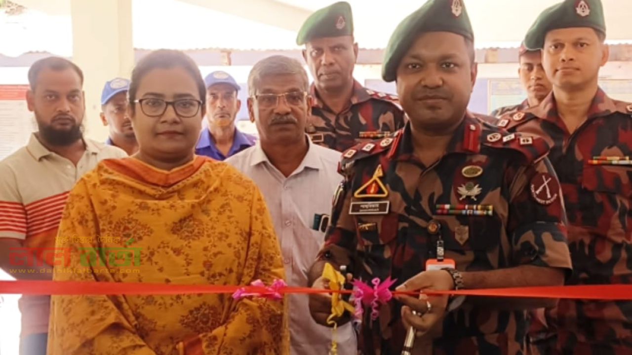 বিজিবির উদ্যোগে রাজশাহীতে গবাদি পশু ও হাঁস-মুরগি পালন প্রশিক্ষণের উদ্বোধন