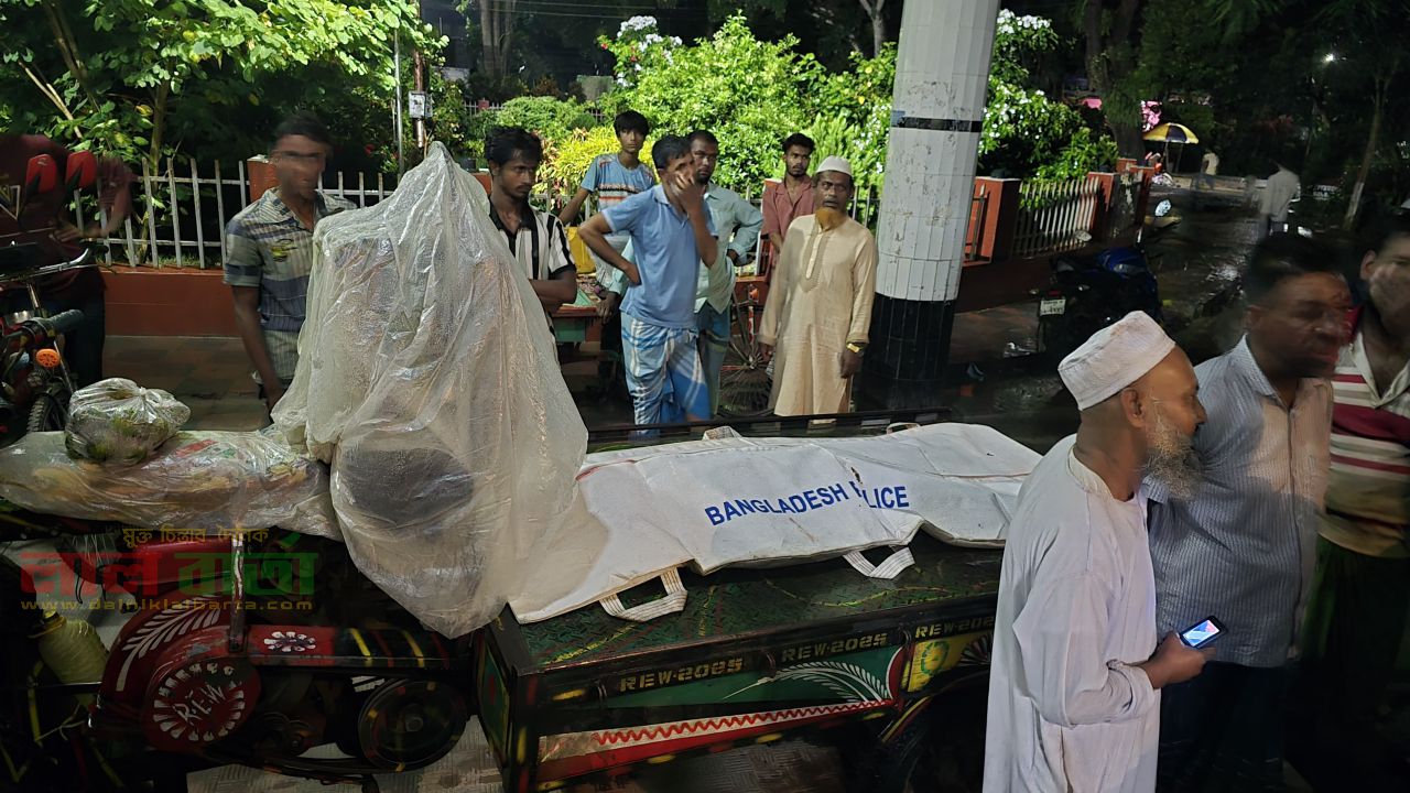 গাড়ির ধাক্কায় মোটরসাইকেল আরোহী তরুণ নিহত