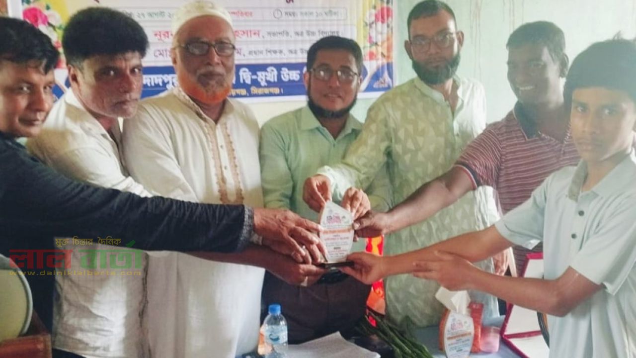 রায়গঞ্জে কৃতি শিক্ষার্থীদের সংবর্ধনা ও অভিভাবক সমাবেশ অনুষ্ঠিত