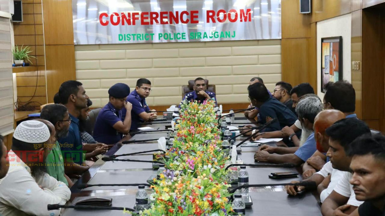 সিরাজগঞ্জে মাইক্রোবাস মালিক সমিতি-শ্রমিক ইউনিয়ন নেতৃবৃন্দের সাথে পুলিশ সুপার