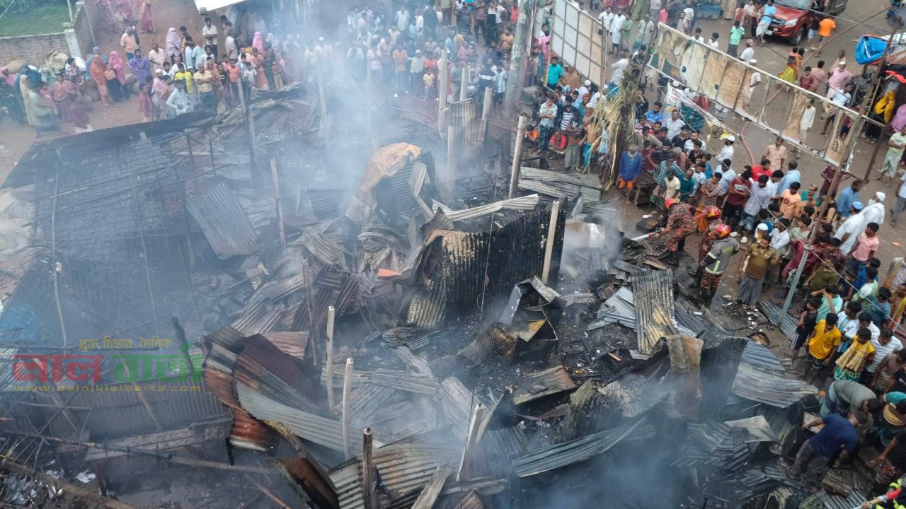 নিমগাছিতে ভয়াবহ অগ্নিকাণ্ড: পুড়ে ছাই ৭টি দোকান, প্রায় ২০ লাখ টাকার ক্ষয়ক্ষতি