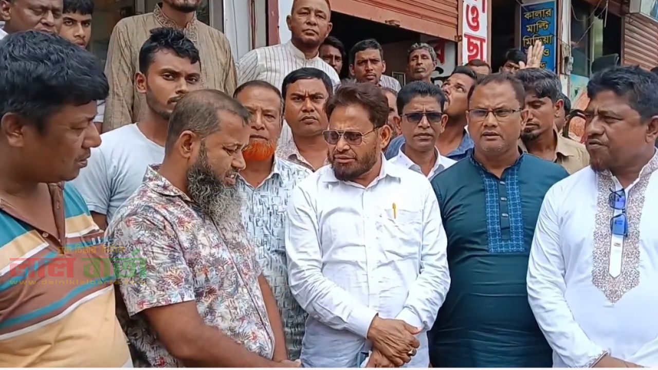 নিমগাছিতে অগ্নিকাণ্ডে ক্ষতিগ্রস্ত ৭ দোকান পরিদর্শনে এমপি ভিপি আয়নুল হক