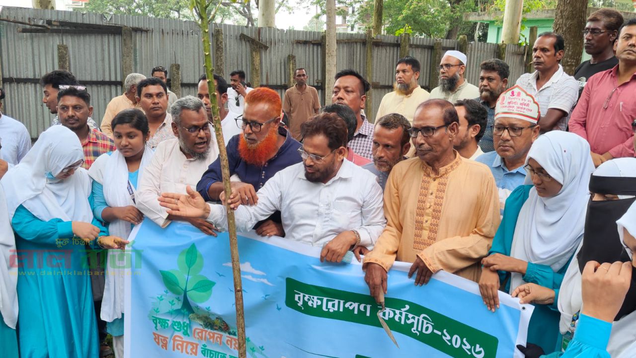 ধানগড়া মহিলা কলেজে বৃক্ষরোপণ কর্মসূচির উদ্বোধন করলেন এমপি ভিপি আয়নুল হক