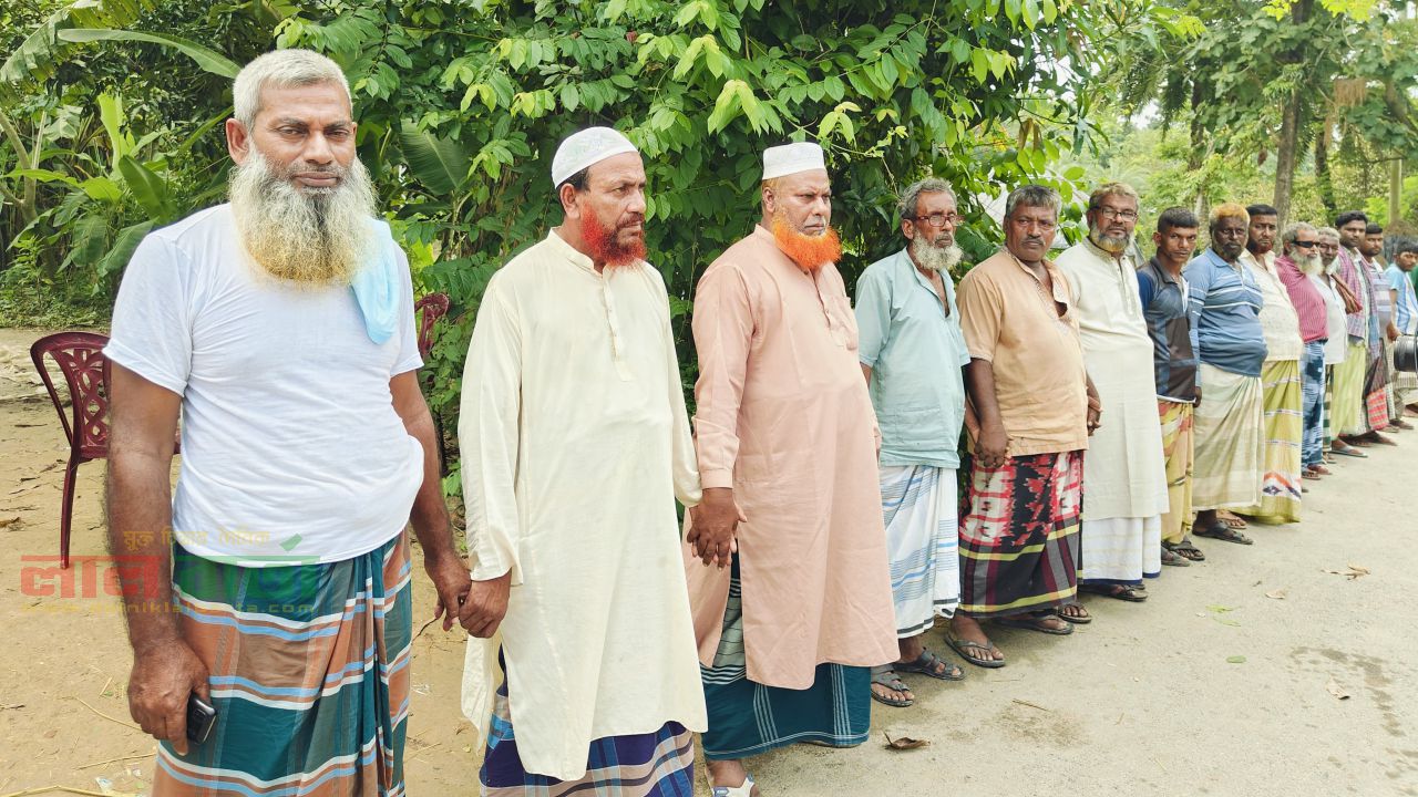 অসহায় পরিবারের নিরাপত্তা ও    মামলা প্রত্যাহারের দাবিতে মানববন্ধন 