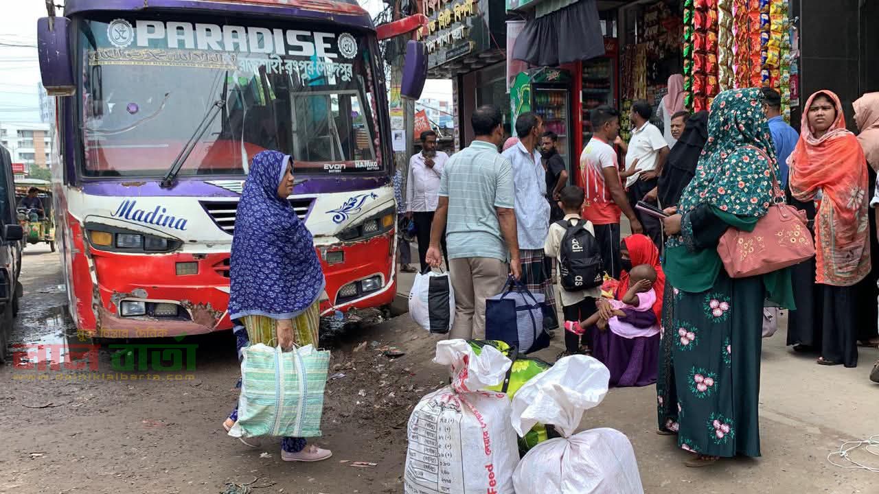 মালিক-শ্রমিকদের অভ্যন্তরীণ দ্বন্দ্বে আন্তঃজেলা রুটে বাস চলাচল বন্ধ