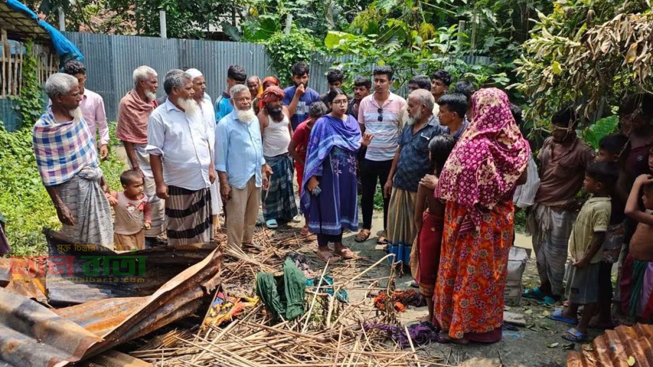 সিংড়ায় অগ্নিকাণ্ডে ক্ষতিগ্রস্ত প্রতিবন্ধী   সবুজের পাশে উপজেলা প্রশাসন