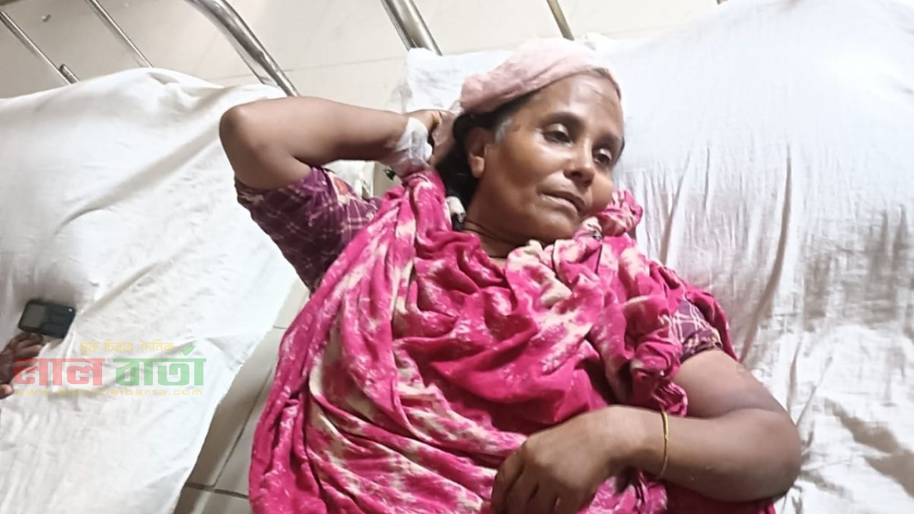 রায়গঞ্জে তাণ্ডব: বসতবাড়িতে ঢুকে মা-মেয়েকে নির্যাতন ও হত্যার হুমকি!