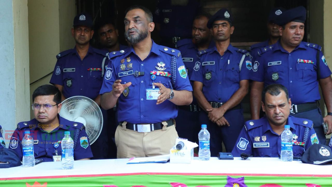 দুর্গম চরাঞ্চলে আইনশৃঙ্খলা নিশ্চিতে সাধারণ মানুষের সাথে  উঠান বৈঠক 