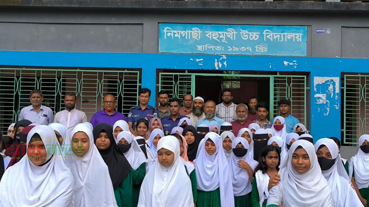 ইভটিজিং প্রতিরোধে রায়গঞ্জে পুলিশের দিকনির্দেশনা