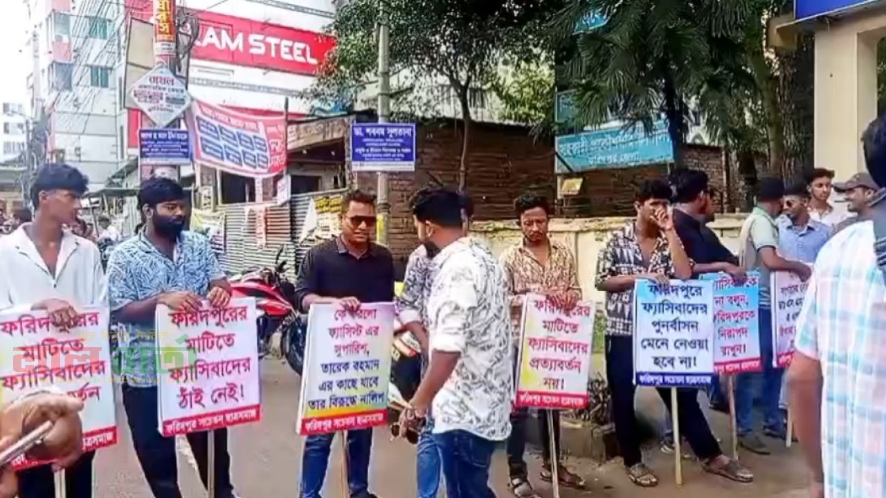 সিভিল সার্জনকে ফ্যাসিস্ট আখ্যা দিয়ে কার্যালয় অবরোধ