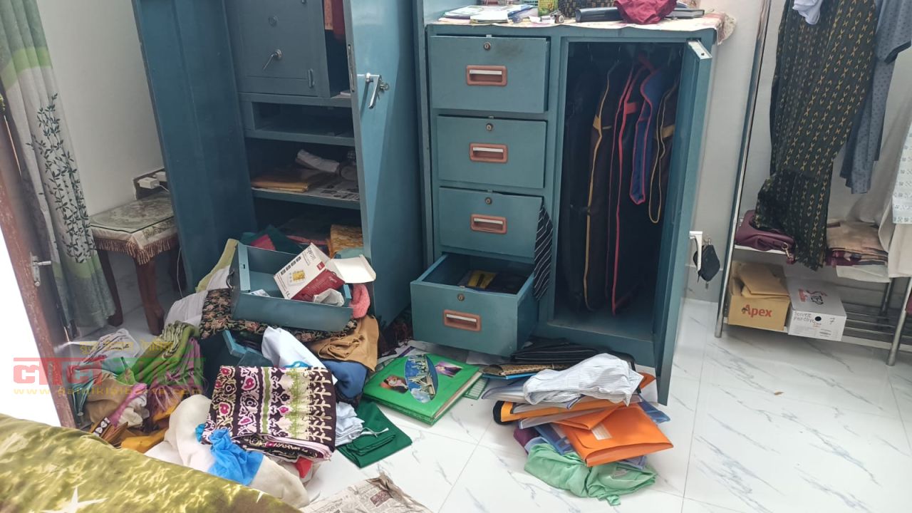 আইনজীবীর বাড়িতে দুর্ধর্ষ ডাকাতি, বৃদ্ধ বাবাকে পিটিয়ে জখম
