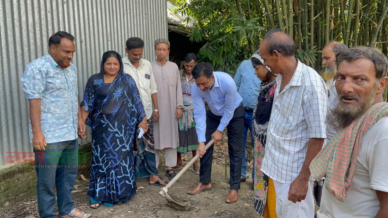 গোয়ালঘরে বসবাস করা সোহেল-ঝর্ণার পাশে উপজেলা প্রশাসন, ঘর-দোকান নির্মাণের উদ্বোধন