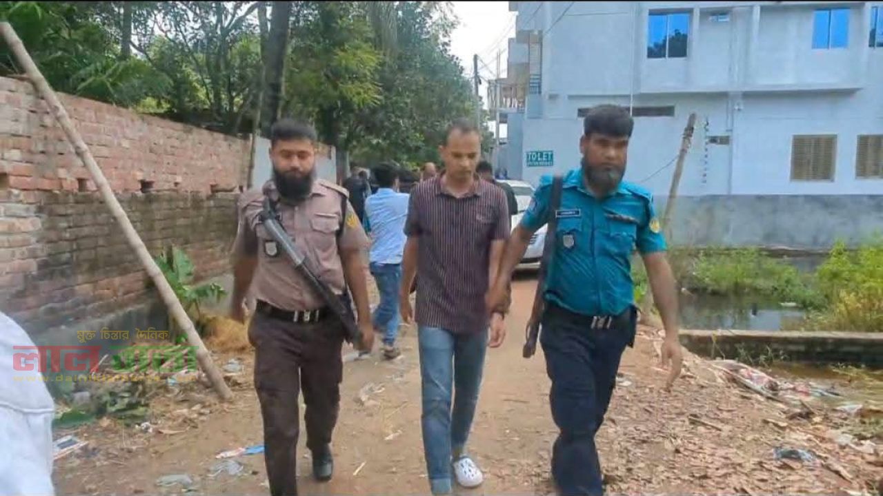 রাজশাহীর সাবেক ওসি মাহবুব নারীসহ আটক
