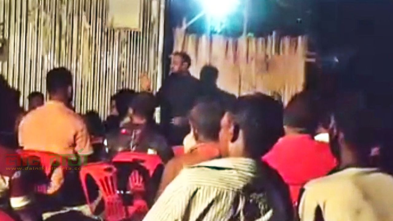 অস্ত্র বানান, মার্ডার হলে আমি দেখব’: চেয়ারম্যানের অডিও-ভিডিও ভাইরাল