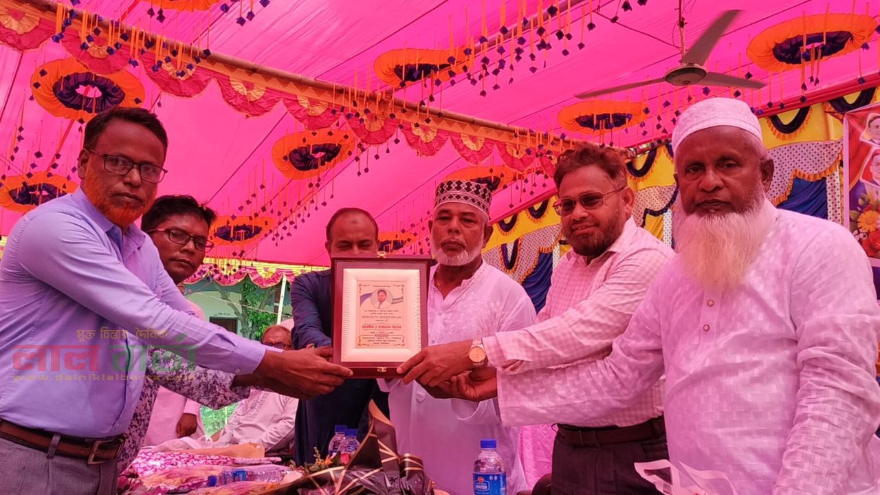  রায়গঞ্জ পাইলট উচ্চ  বিদ্যালয়টি জাতীয়করণের আশ্বাস এমপি আয়নুল হকের 