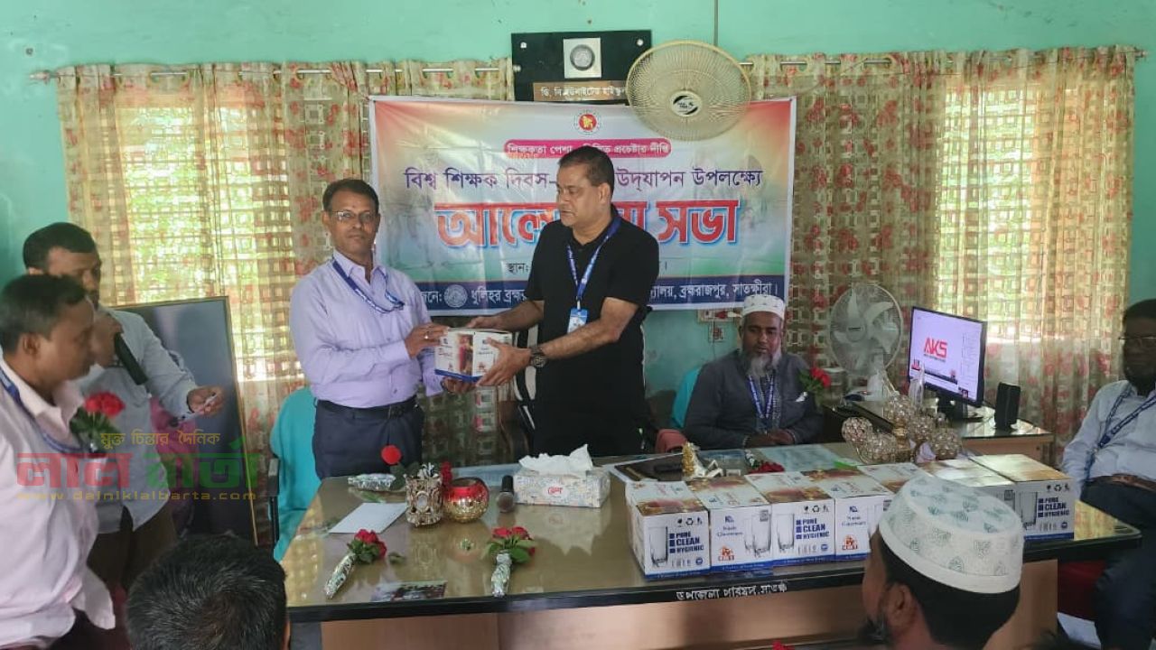 বিশ্ব শিক্ষক দিবসে ডিবি স্কুলের সকল শিক্ষকদের ফুল দিয়ে বরণ
