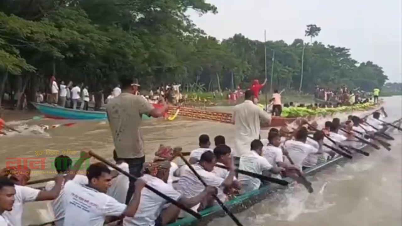 কুমার নদে ঐতিহ্যবাহী নৌকাবাইচ: উৎসবের আমেজে দুই পাড়ে জনস্রোত